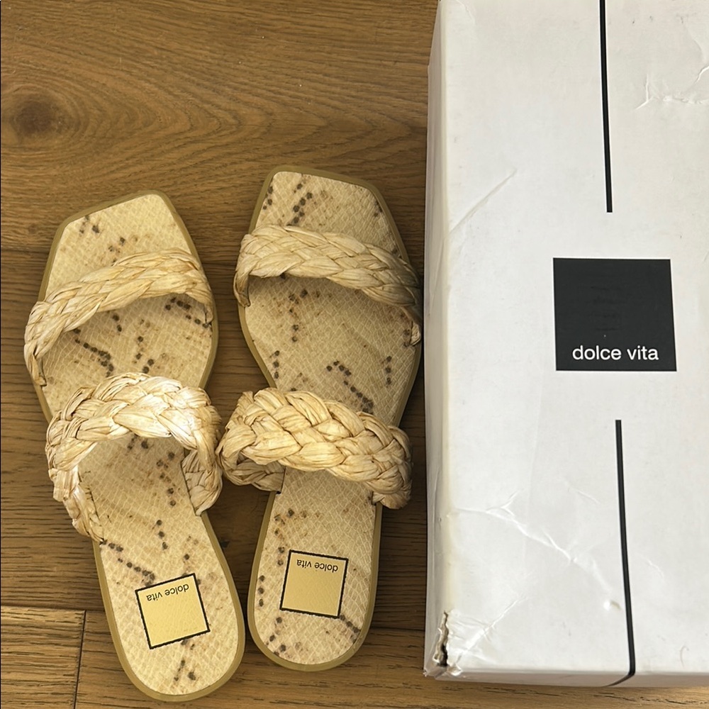 Dolce Vita Indy Light Natural Raffia Sandals Chic Comfort